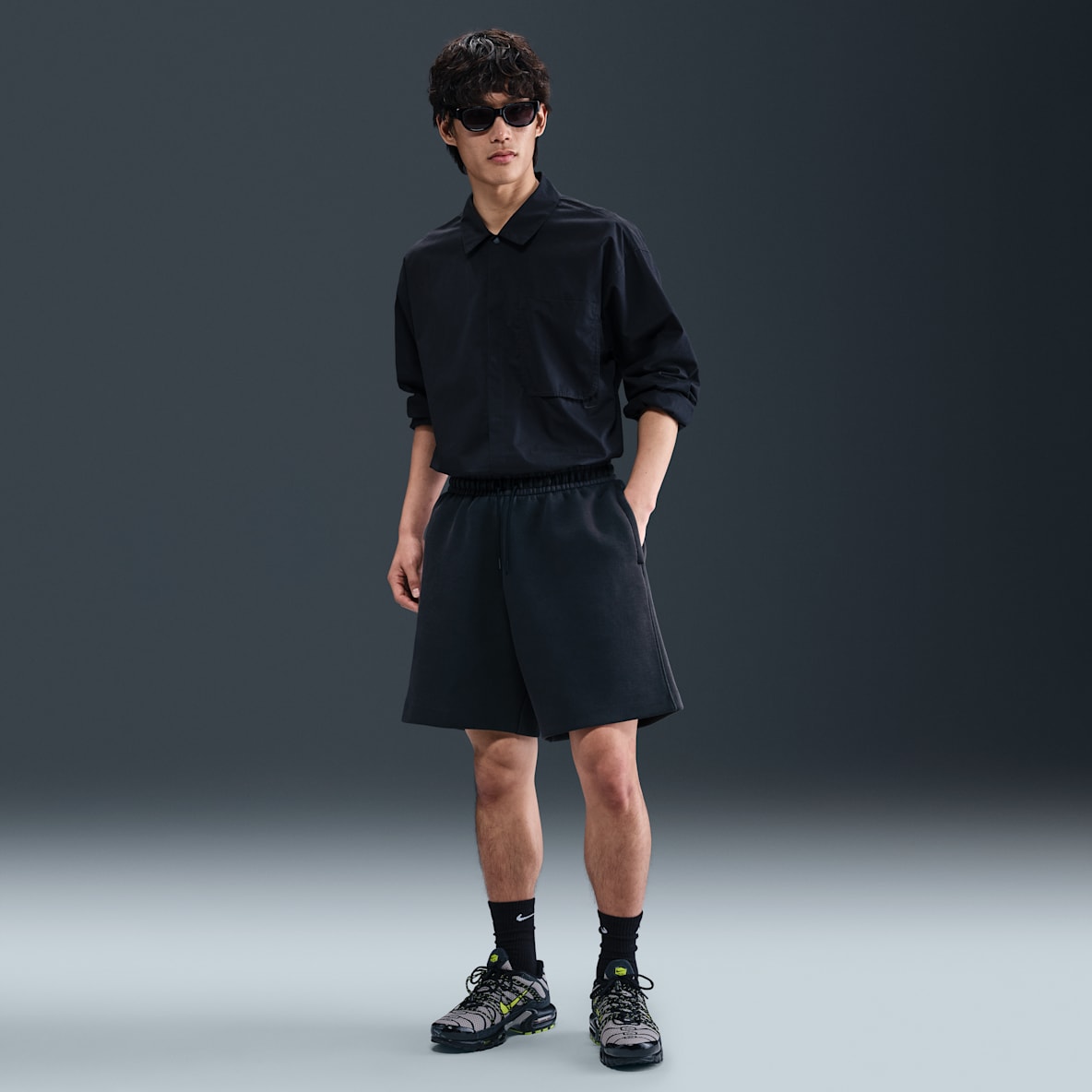 NIKE公式】 ブラック テックフリース アパレル【ナイキ公式通販】